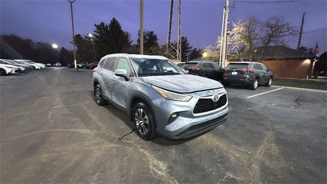 Used 2023 Toyota Highlander XLE image 28