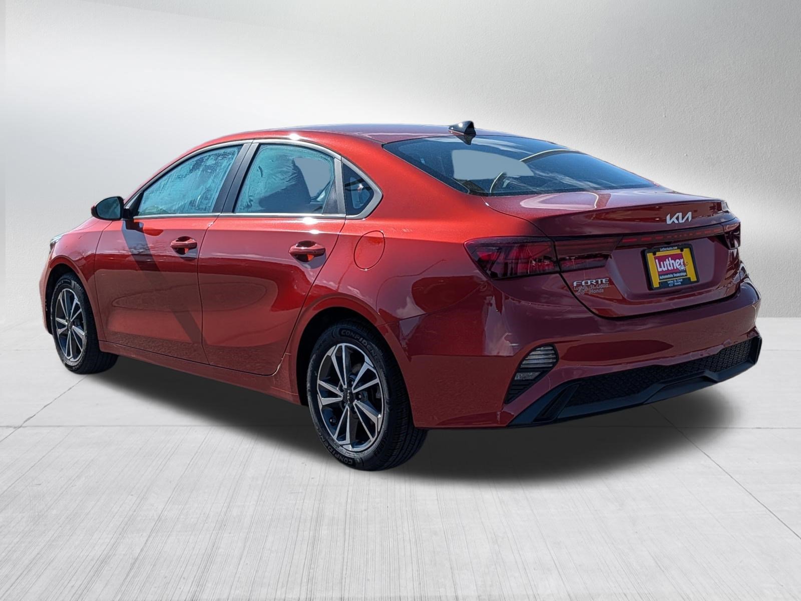 Used 2023 Kia Forte LXS FWD image 5