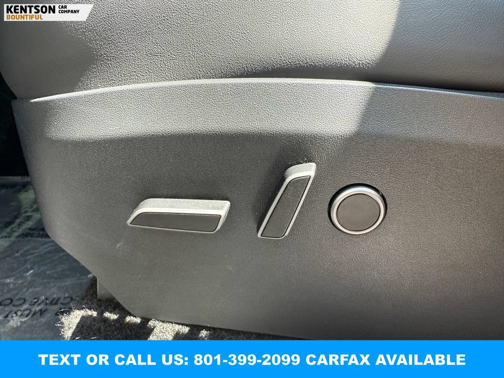 Used 2023 Tesla Model Y Performance AWD/4WD image 28