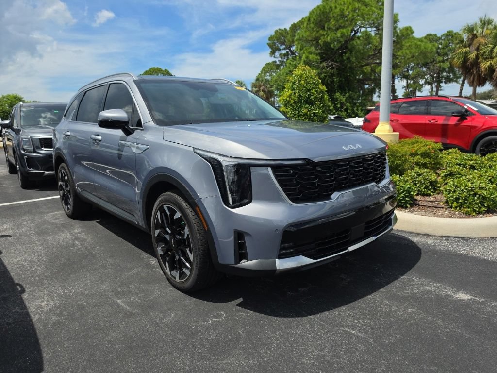 Certified 2025 Kia Sorento EX w/ Panoramic Sunroof Package