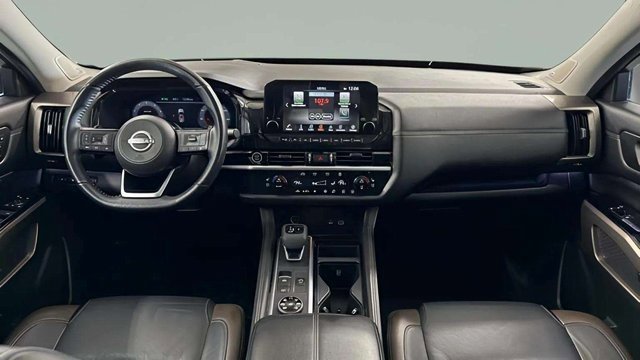 Used 2024 Nissan Pathfinder Platinum image 29