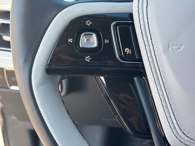 New 2026 Lincoln Aviator AWD w/ Jet Appearance Package image 21