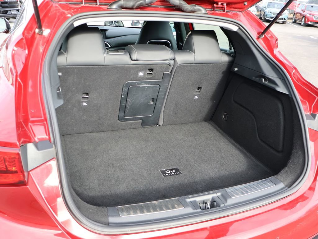 Used 2018 INFINITI QX30 Sport w/ Cargo Package image 17