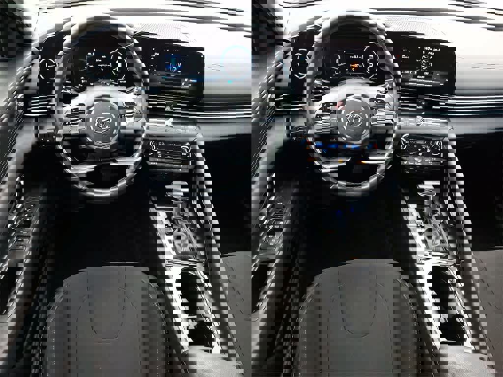 Used 2023 Hyundai Elantra SEL w/ Convenience Package image 11