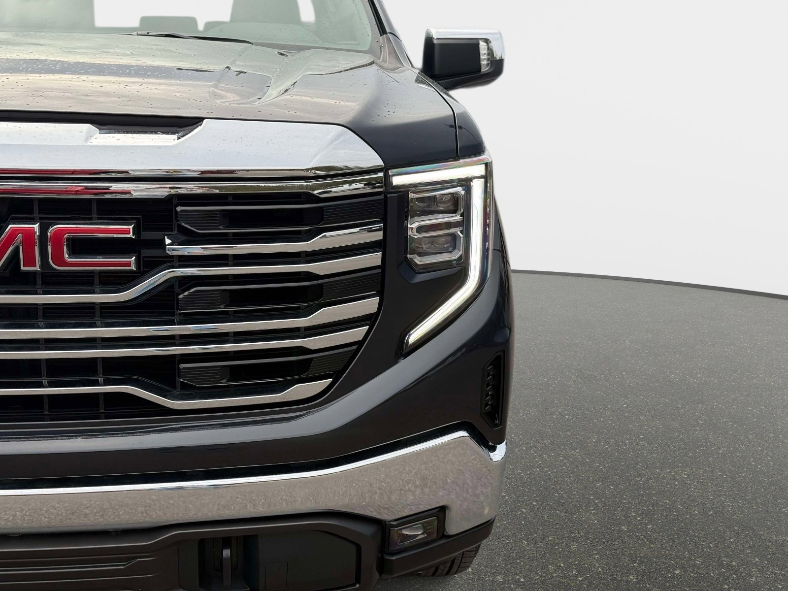 Used 2026 GMC Sierra 1500 SLT image 11