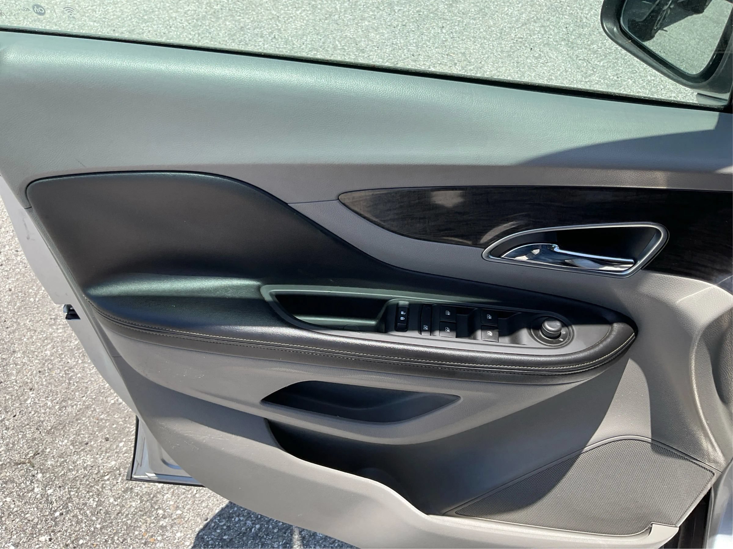 Used 2016 Buick Encore FWD image 19