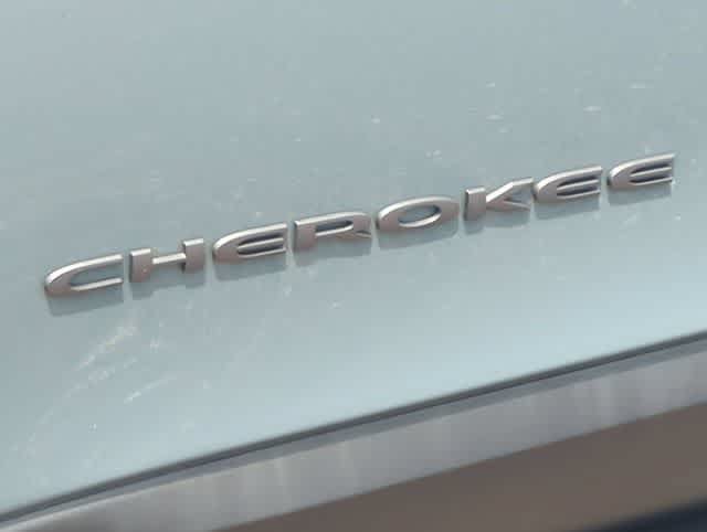 Used 2015 Jeep Cherokee Trailhawk w/ Leather Interior Group AWD/4WD image 13
