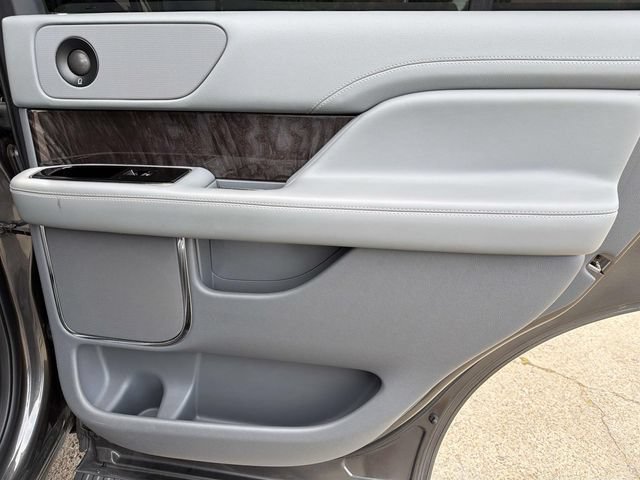 Used 2018 Lincoln Navigator Select AWD/4WD image 24
