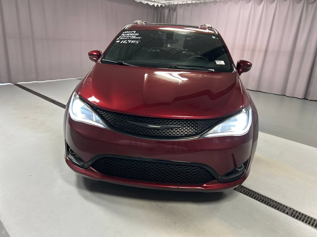Used 2019 Chrysler Pacifica Limited w/ S Appearance Package FWD image 2