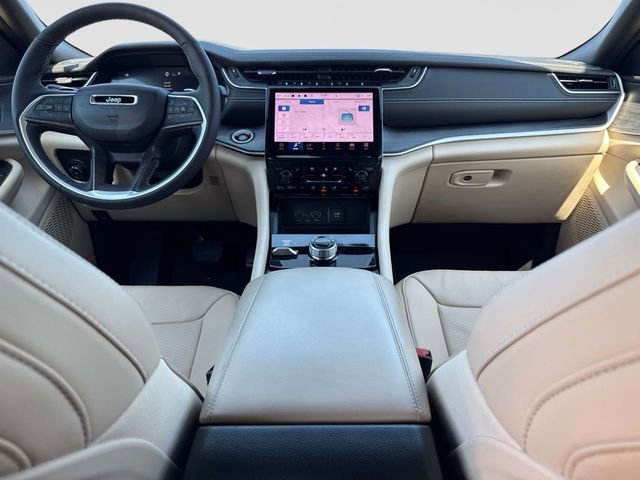 Used 2025 Jeep Grand Cherokee Limited w/ Luxury Tech Group II AWD/4WD image 15