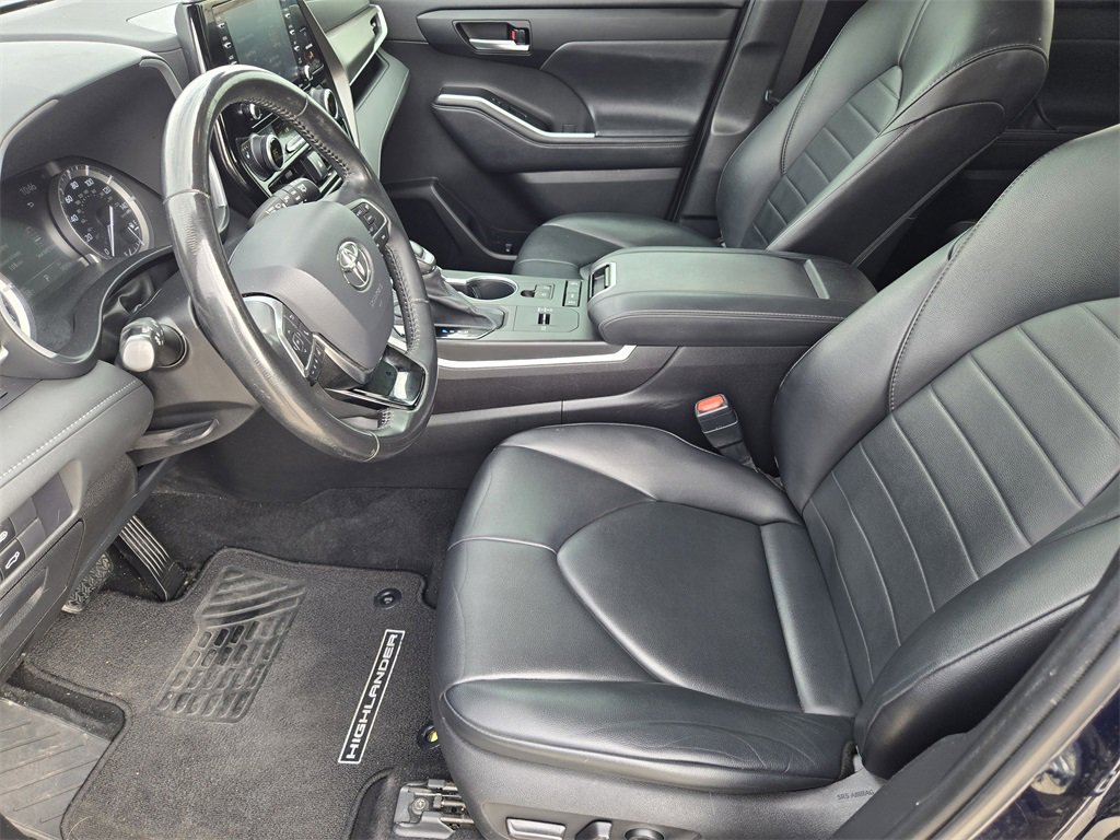 Used 2021 Toyota Highlander XLE image 12