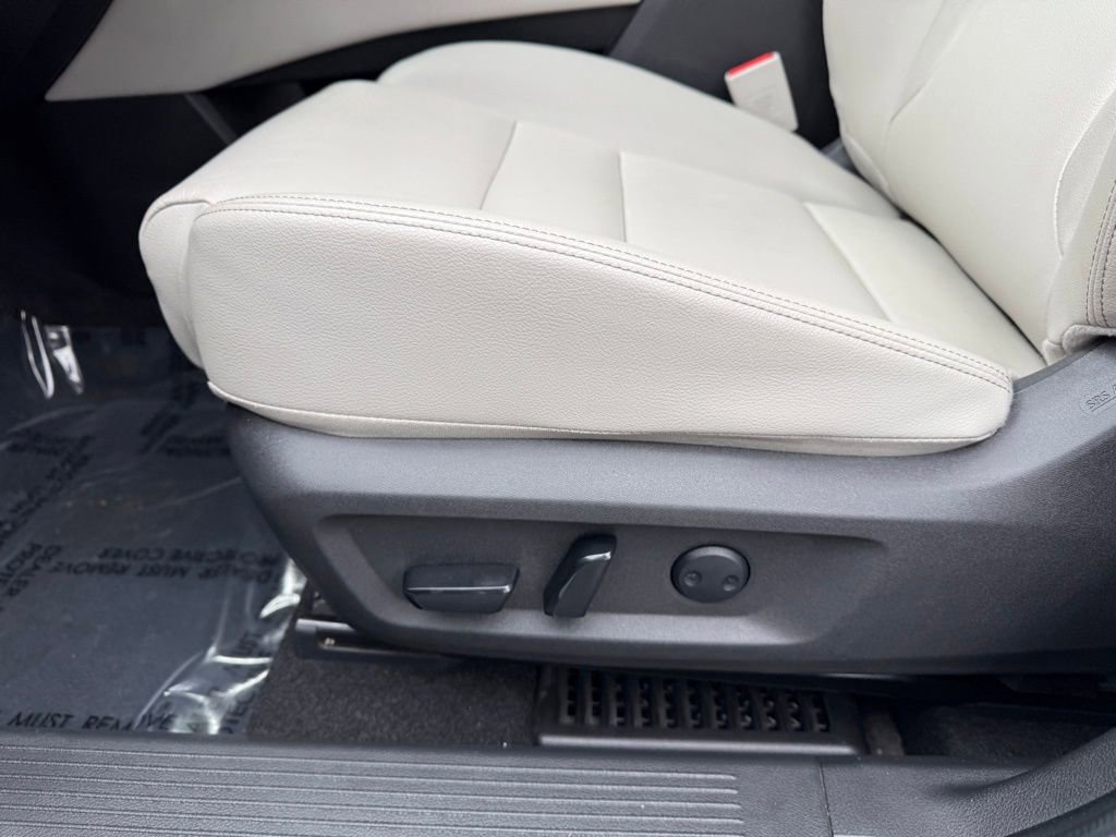 Used 2023 Nissan Rogue SL w/ SL Premium Package image 16