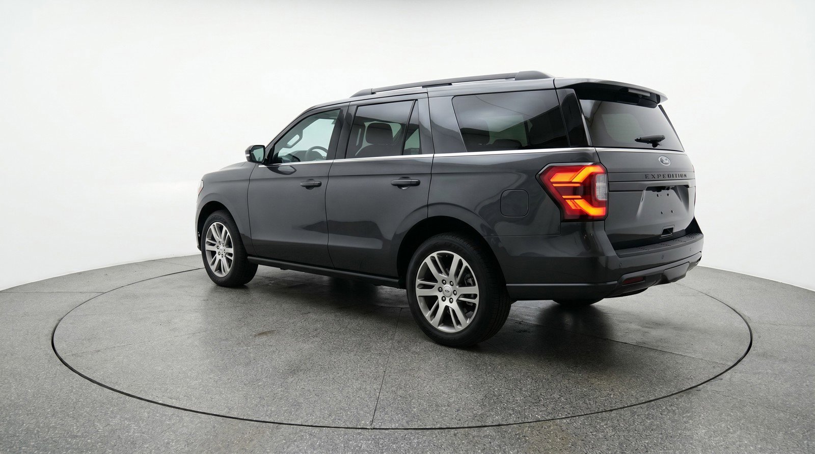 Used 2024 Ford Expedition Limited AWD/4WD image 6