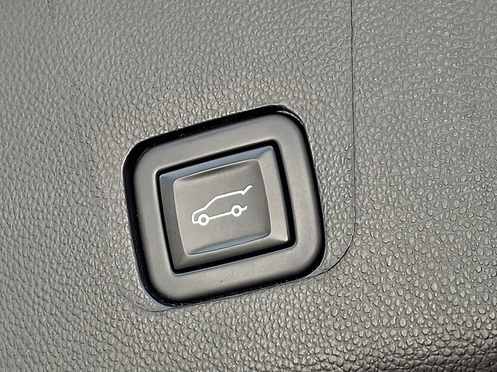 Certified 2023 Chevrolet Traverse LT w/ LT Premium Package AWD/4WD image 34