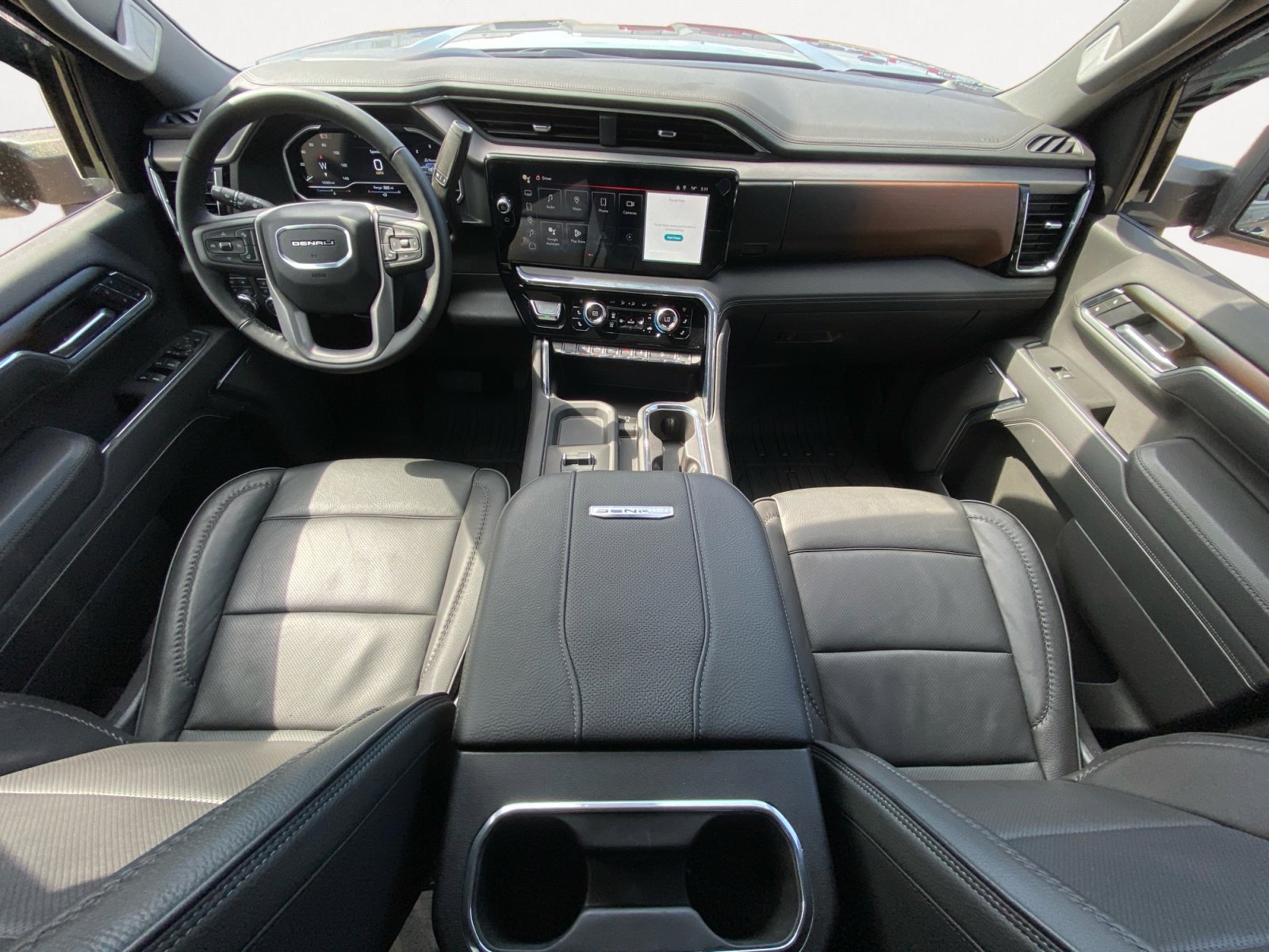 Used 2025 GMC Sierra 2500 Denali w/ Denali Reserve Package image 3