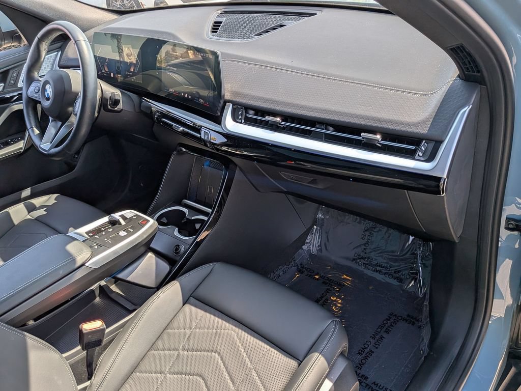 Certified 2025 BMW X2 xDrive28i AWD/4WD image 9