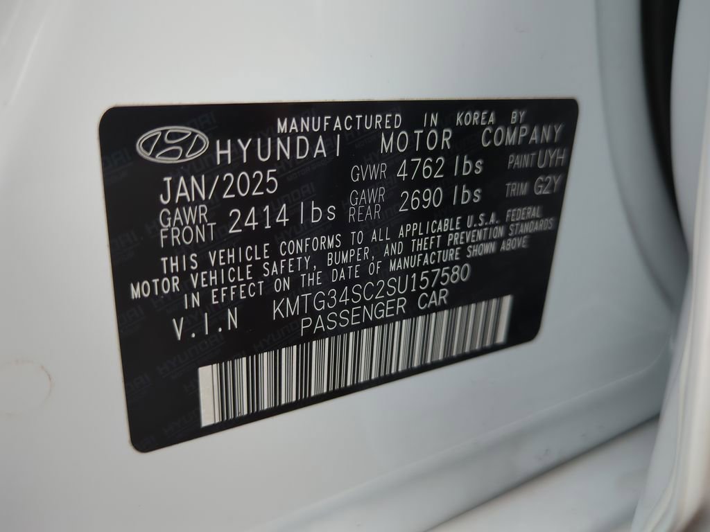 Used 2025 Genesis G70 2.5T image 25