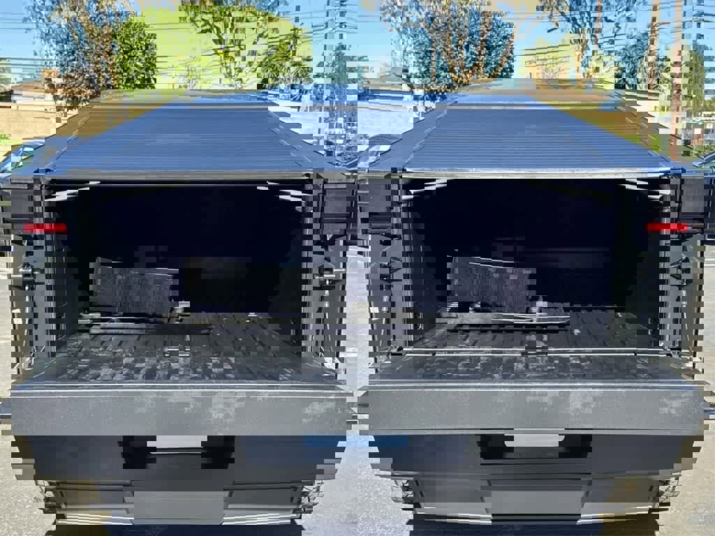 Used 2024 Tesla Cybertruck AWD Crew Cab image 32