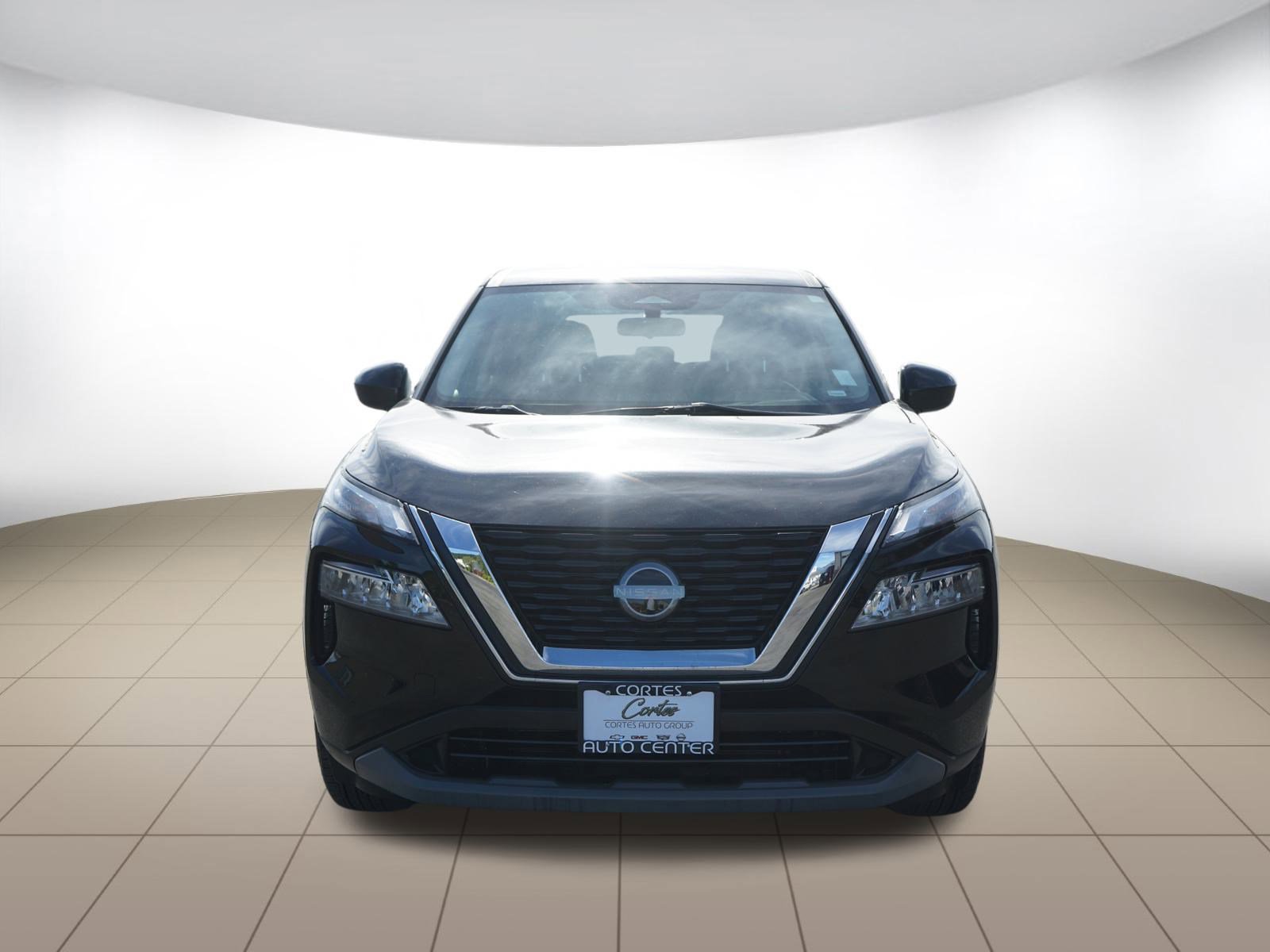 Used 2023 Nissan Rogue SV image 2