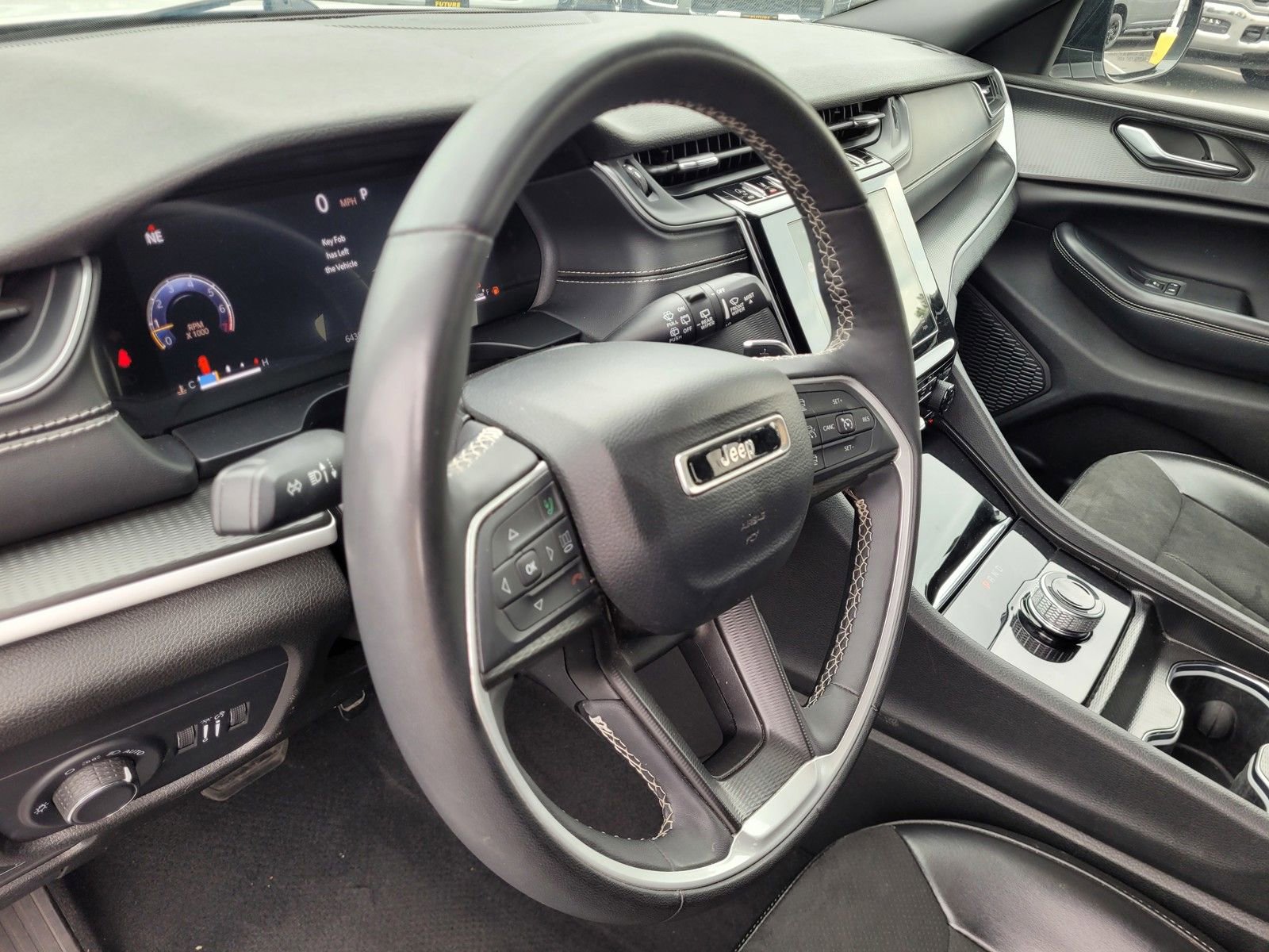 Used 2024 Jeep Grand Cherokee Altitude AWD/4WD image 12
