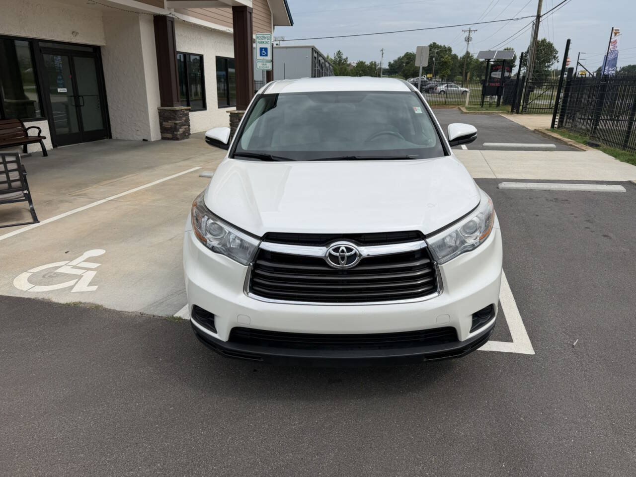 Used 2015 Toyota Highlander LE AWD/4WD image 11