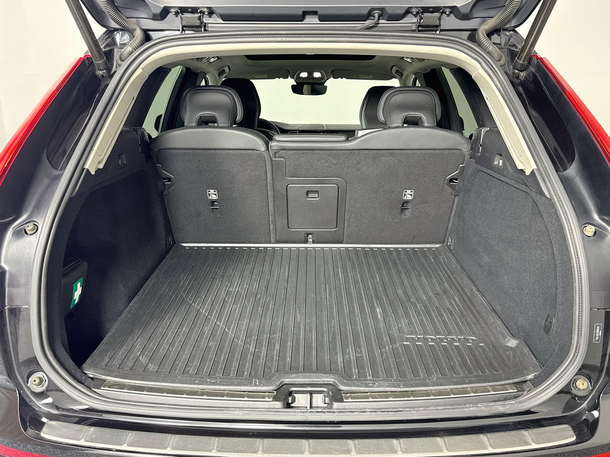 Used 2024 Volvo XC60 B5 Plus w/ Protection Package Premier AWD/4WD image 27