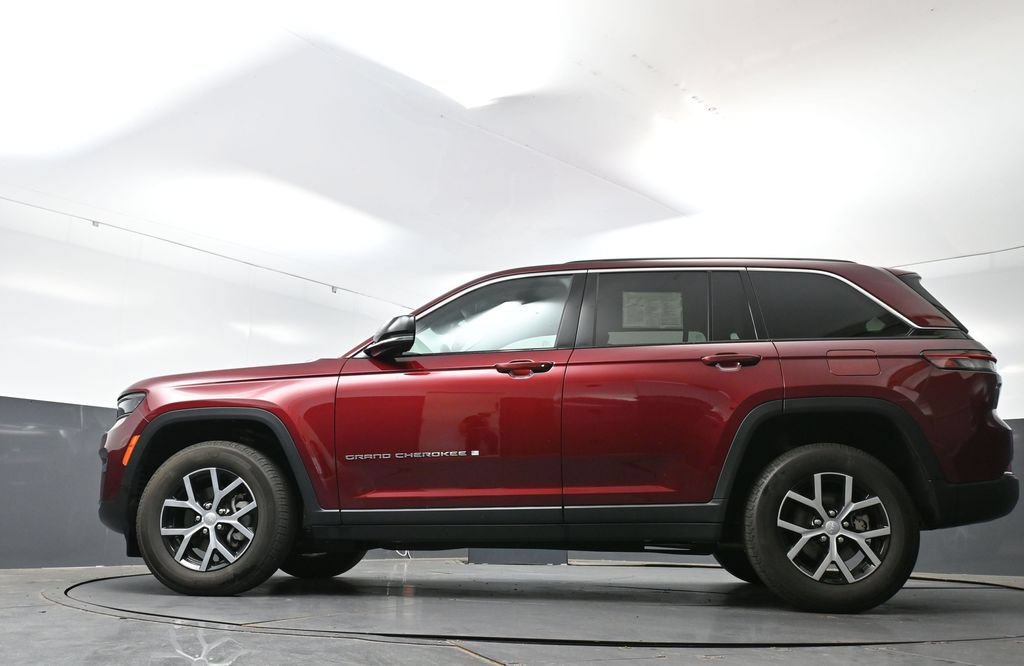 Used 2024 Jeep Grand Cherokee Limited AWD/4WD image 28