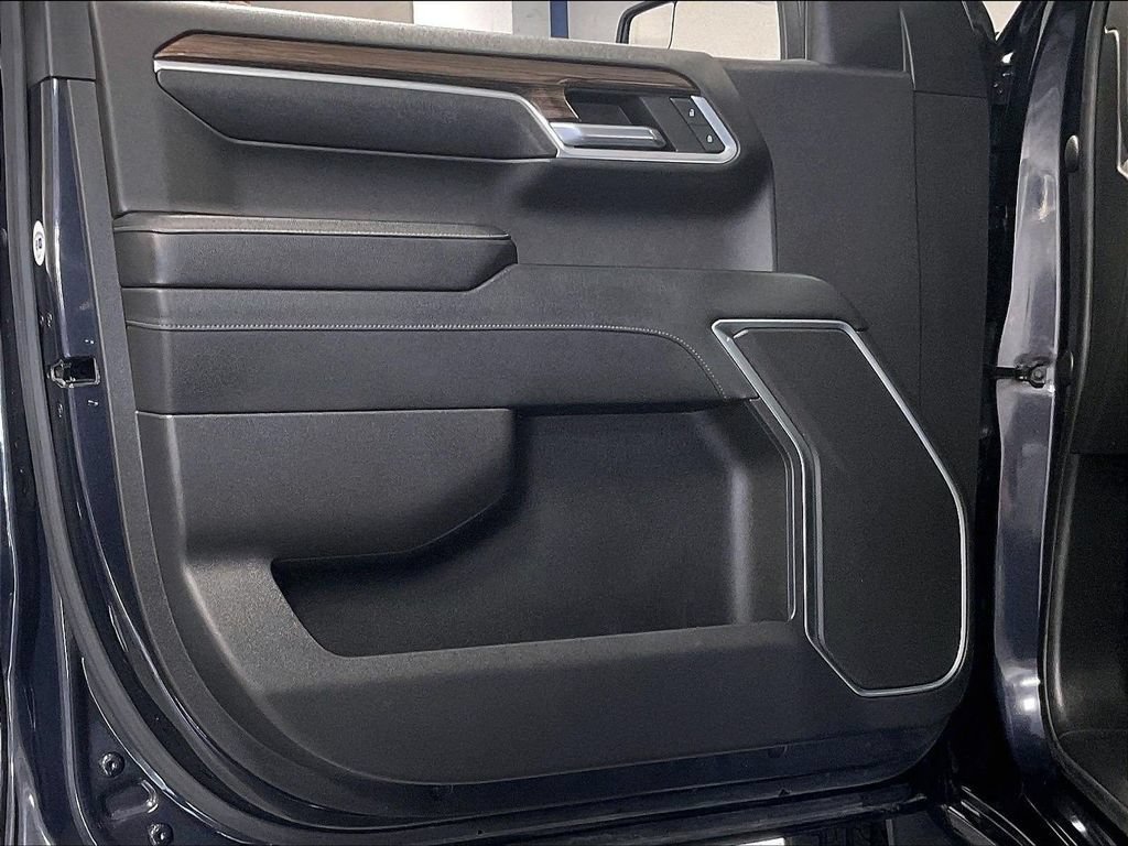 Used 2022 Chevrolet Silverado 1500 LT AWD/4WD image 8