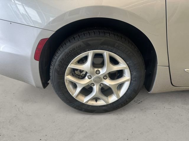 Used 2017 Chrysler Pacifica Touring-L Plus w/ Tire & Wheel Group FWD image 14