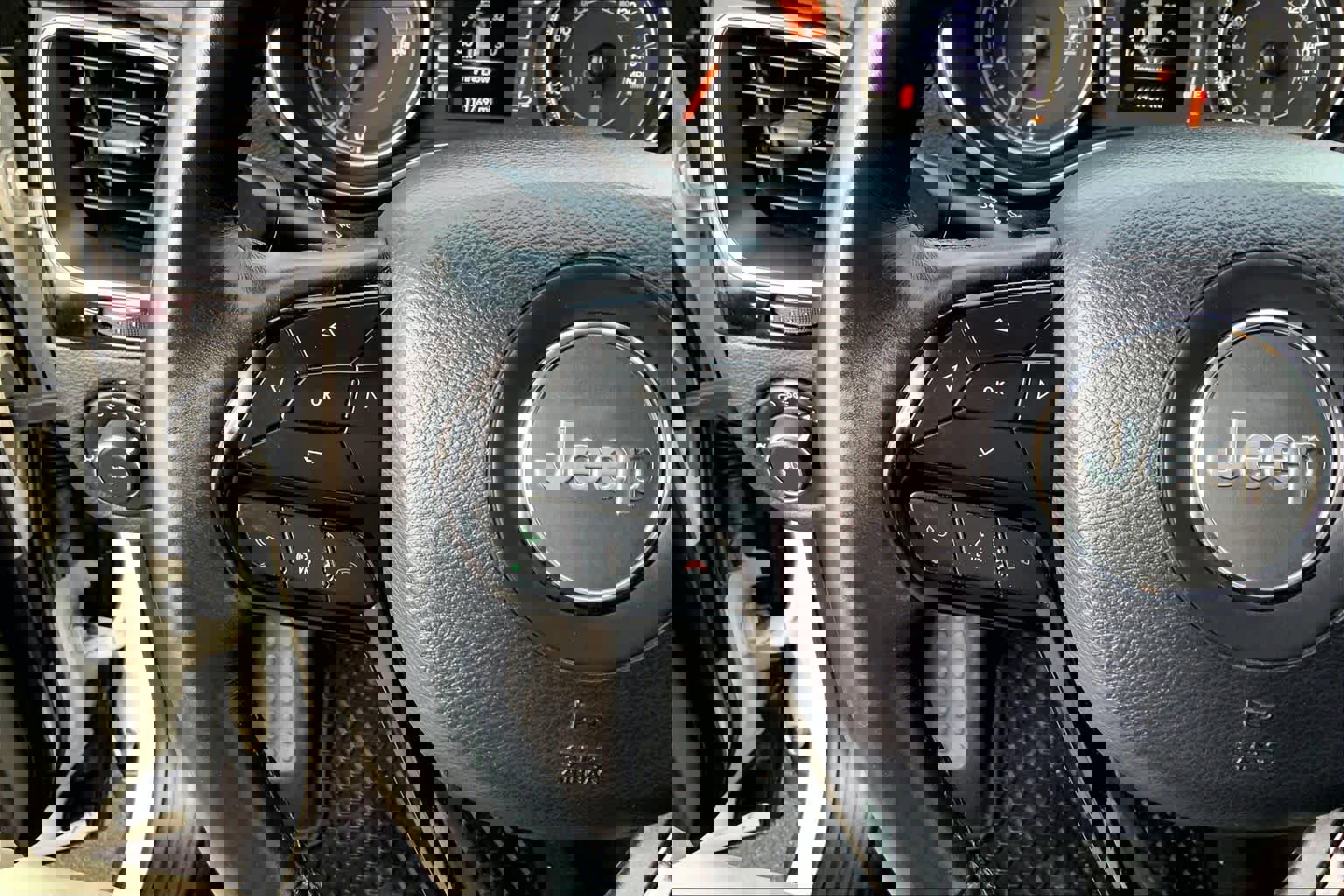 Used 2019 Jeep Cherokee Latitude Plus image 17