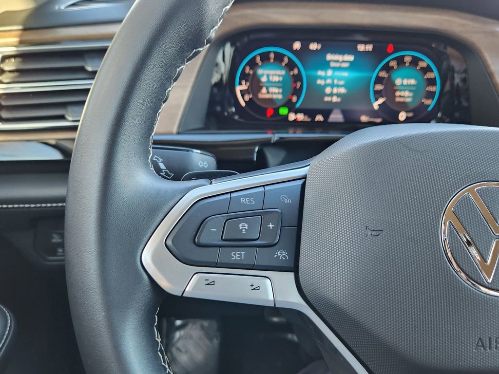 Used 2025 Volkswagen Atlas SE image 15