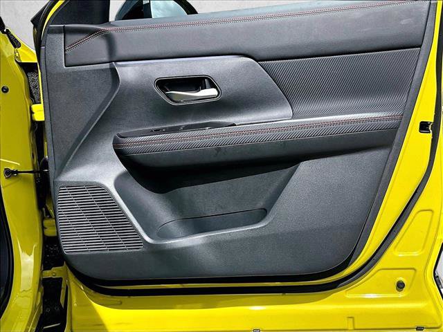 Used 2025 Nissan Kicks SR FWD image 19