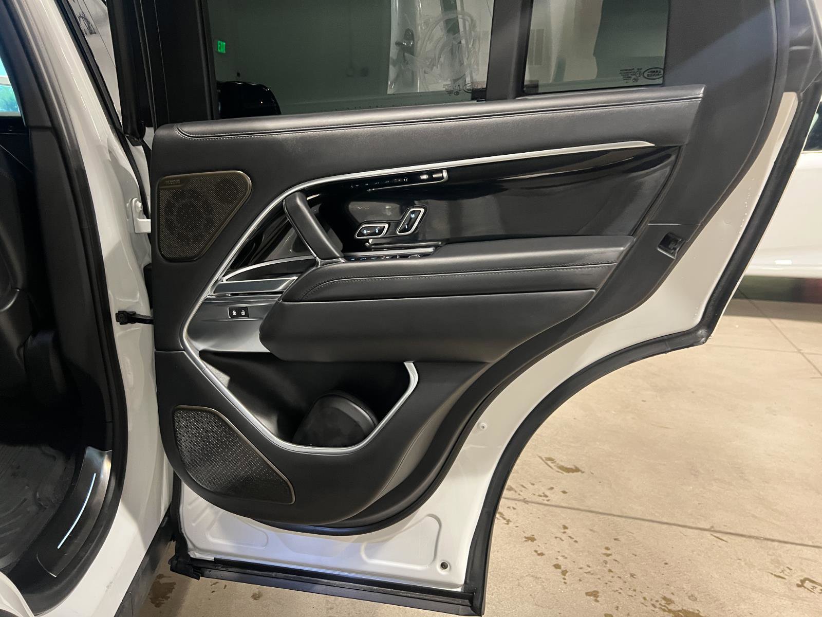Used 2023 Land Rover Range Rover Autobiography AWD/4WD image 48