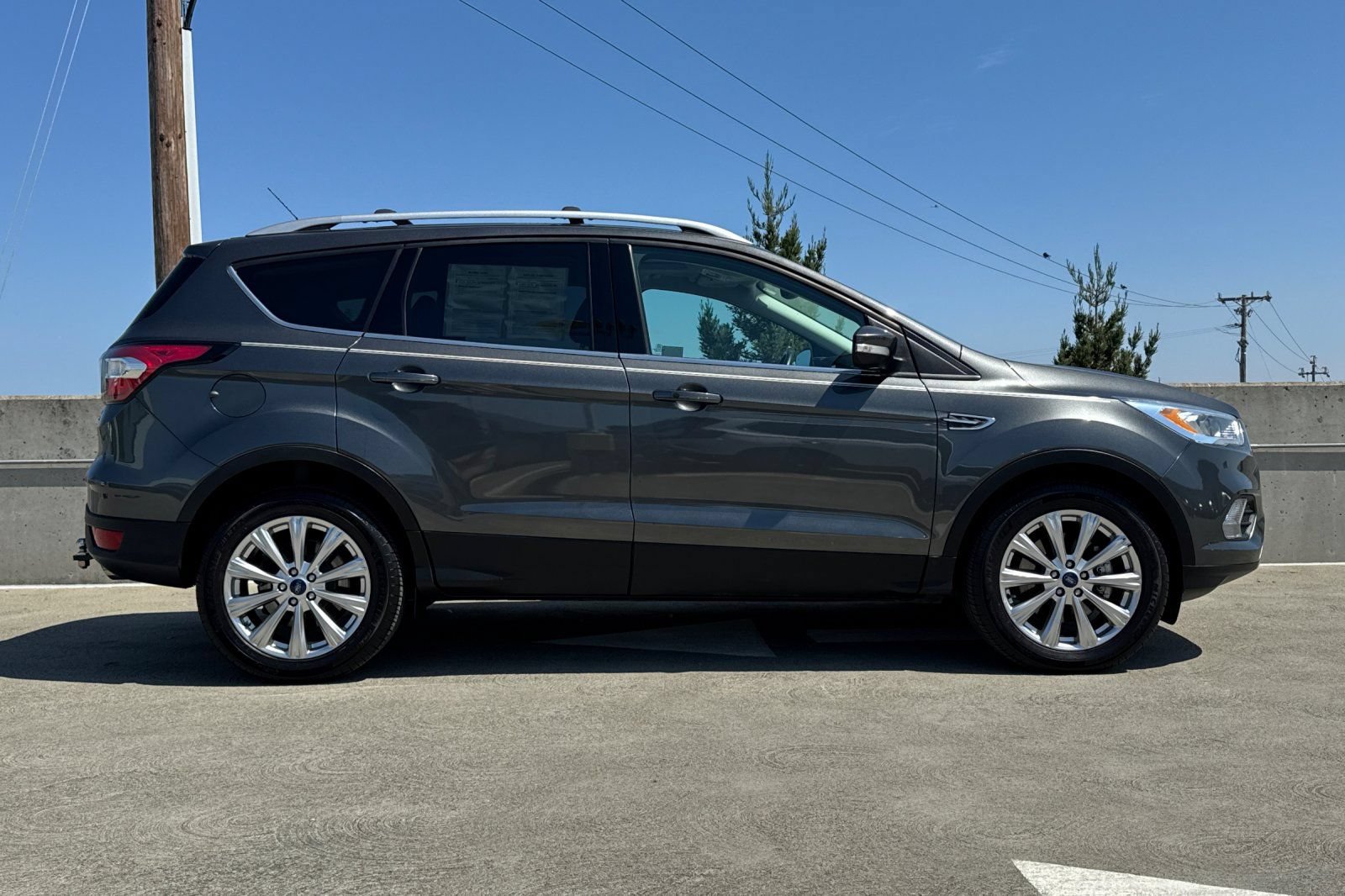 Used 2017 Ford Escape Titanium AWD/4WD image 3