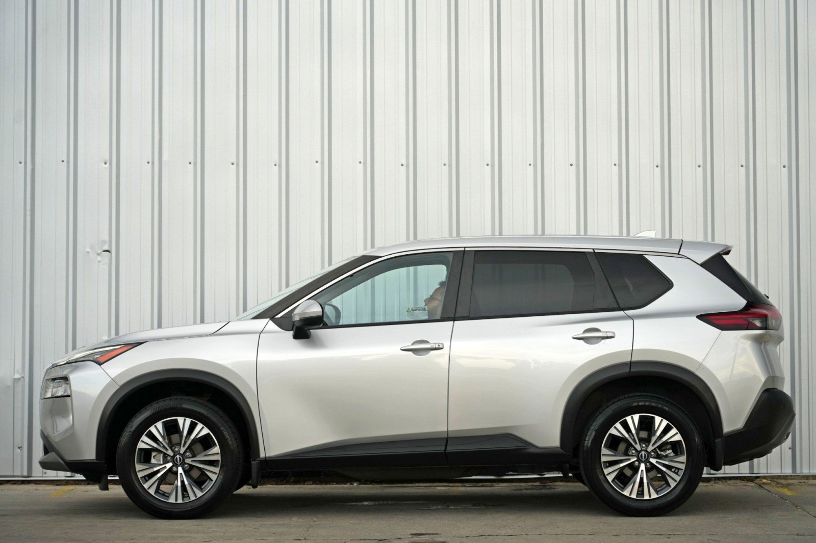 Used 2023 Nissan Rogue SV image 8