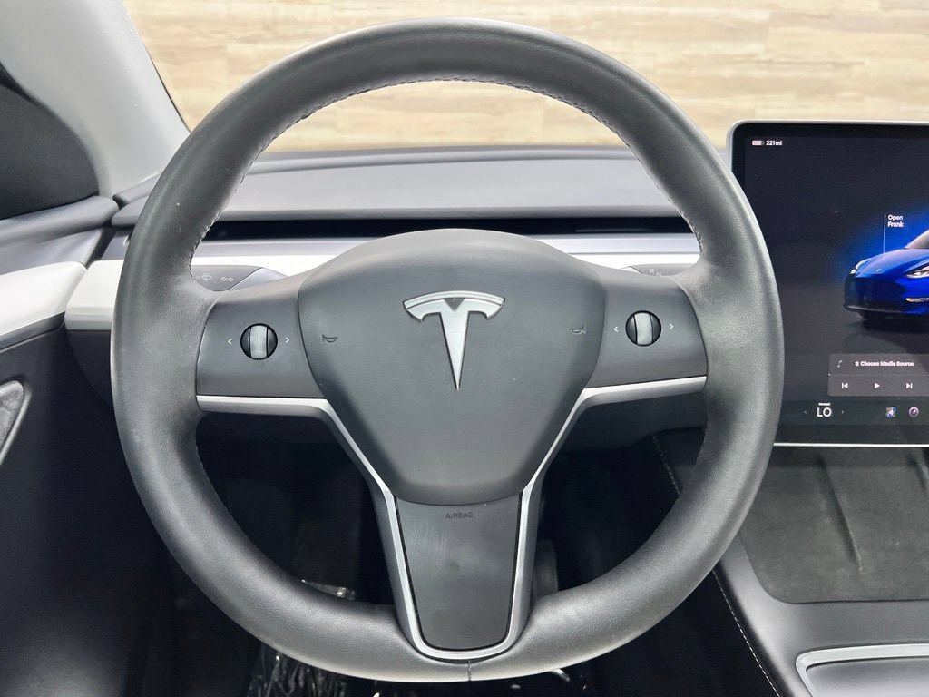 Used 2025 Tesla Model Y Long Range AWD/4WD image 22