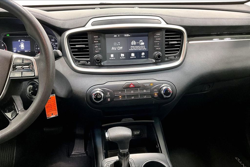 Used 2019 Kia Sorento LX image 8