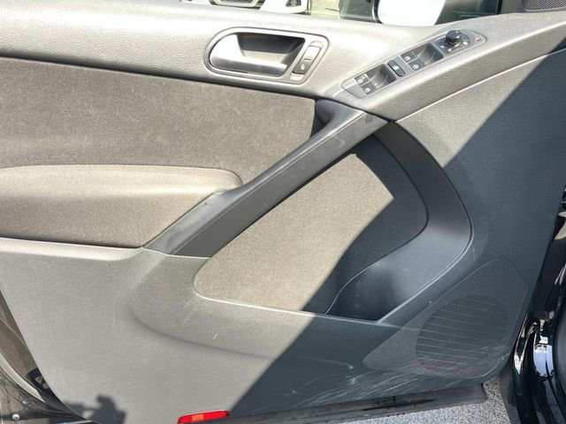 Used 2015 Volkswagen Tiguan S image 21