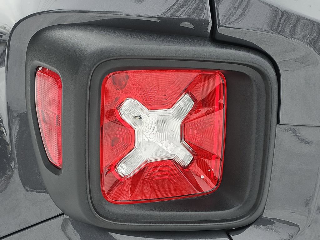 Used 2023 Jeep Renegade Limited image 31