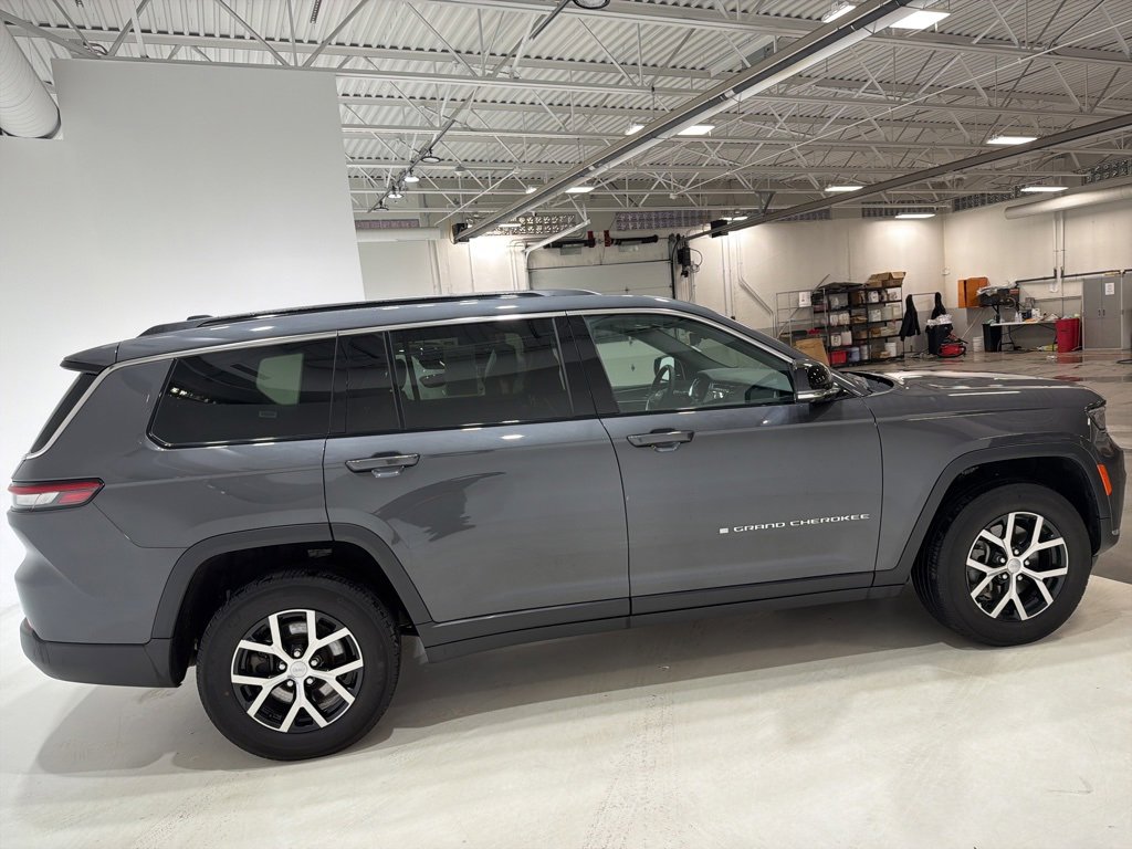 Used 2024 Jeep Grand Cherokee L Limited w/ Luxury Tech Group II image 8
