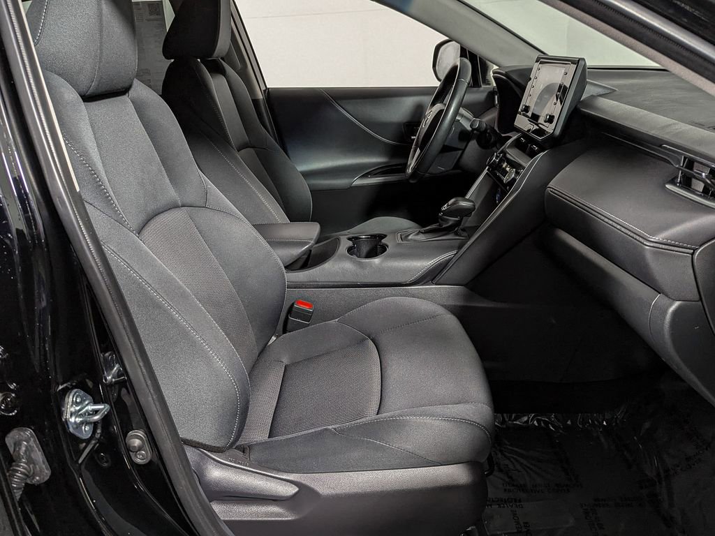 Used 2022 Toyota Venza LE image 28