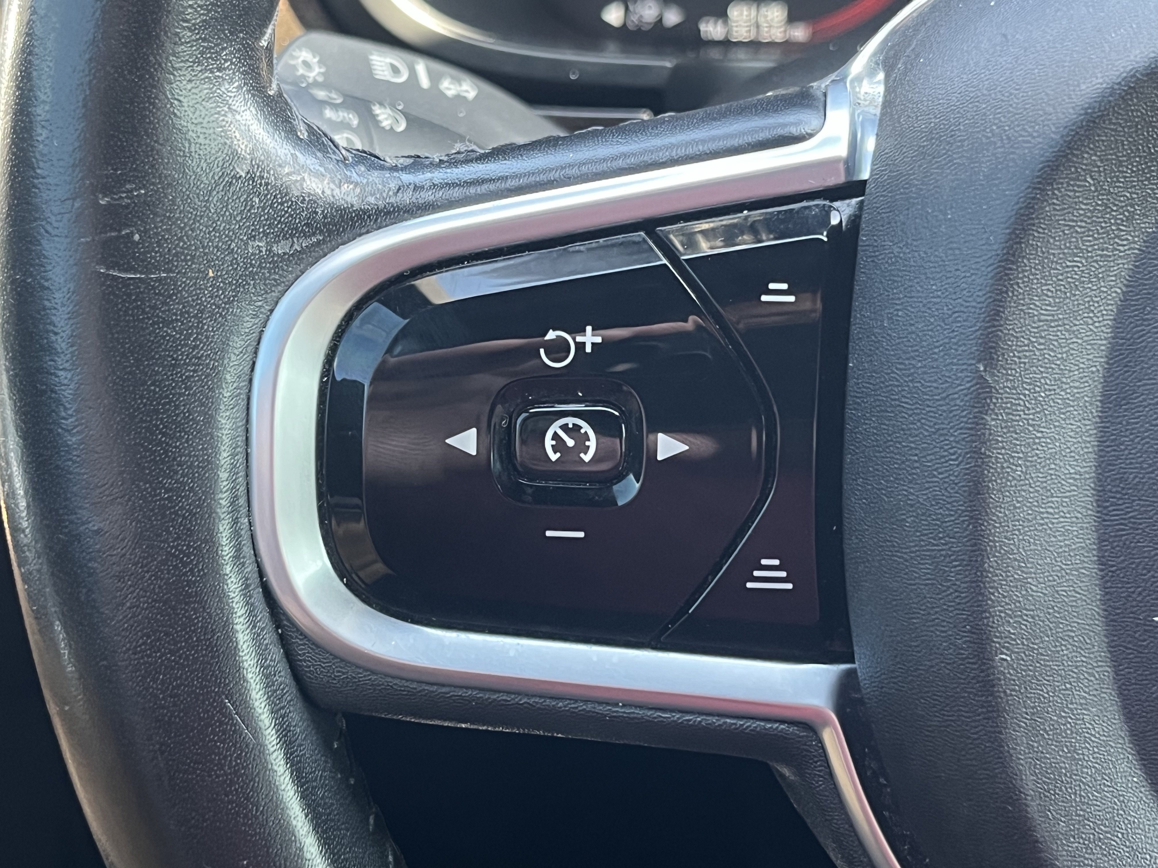 Used 2018 Volvo S90 T5 Momentum w/ Convenience Package FWD image 19