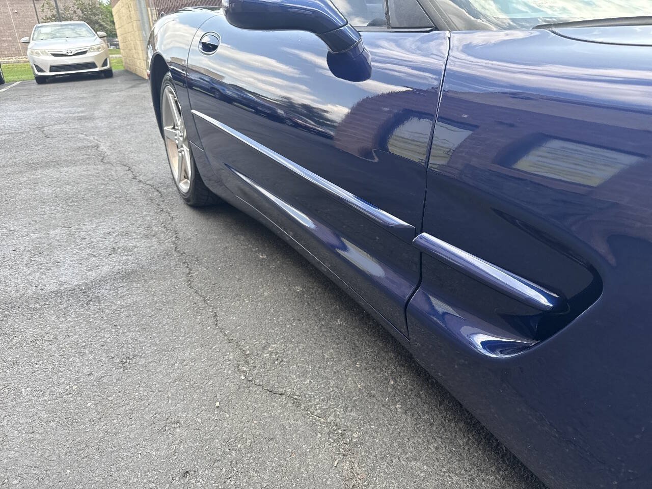 Used 2004 Chevrolet Corvette Convertible w/ Preferred Equipment Group RWD image 14