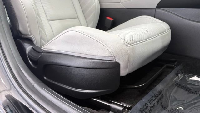 Used 2025 Hyundai Elantra Limited FWD image 20