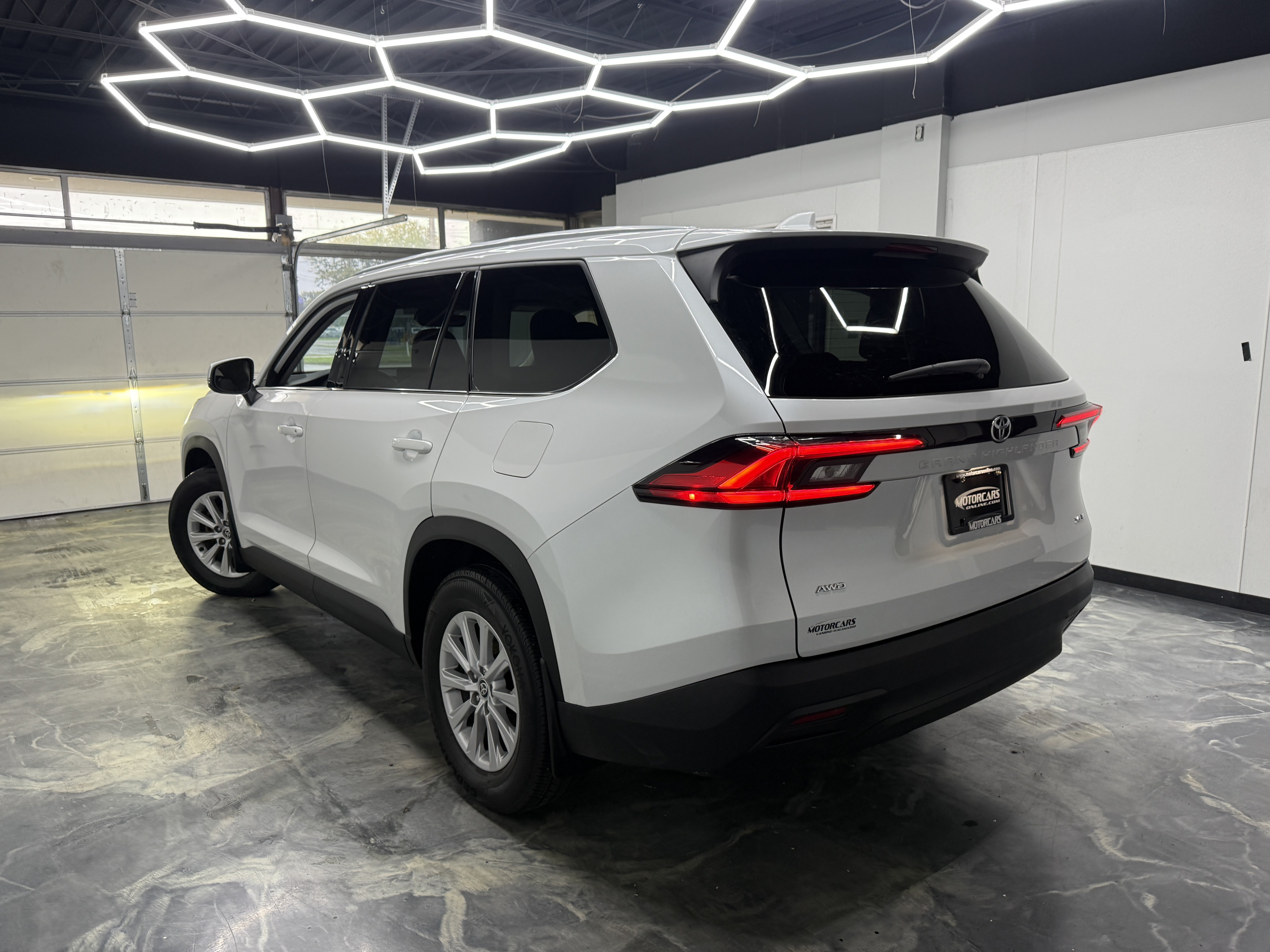 Used 2024 Toyota Grand Highlander AWD image 3