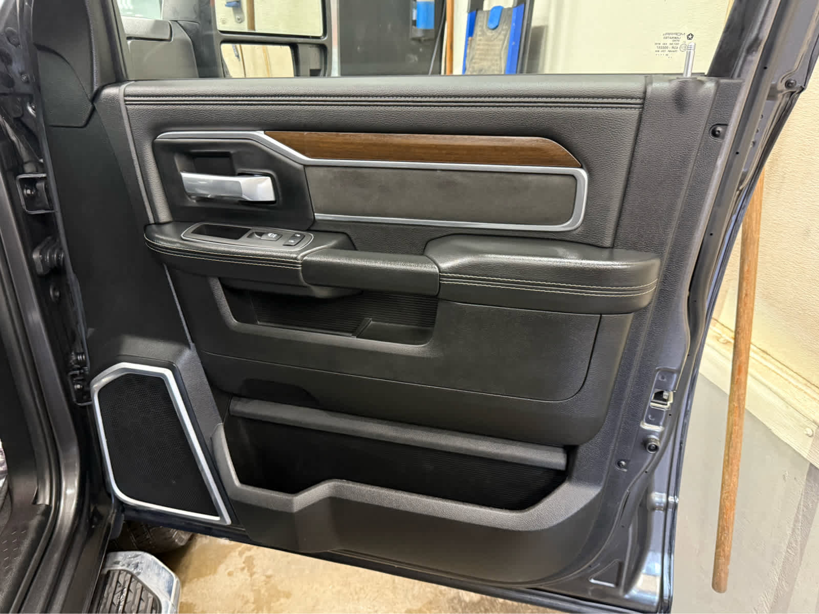 Used 2024 RAM 2500 Laramie image 31
