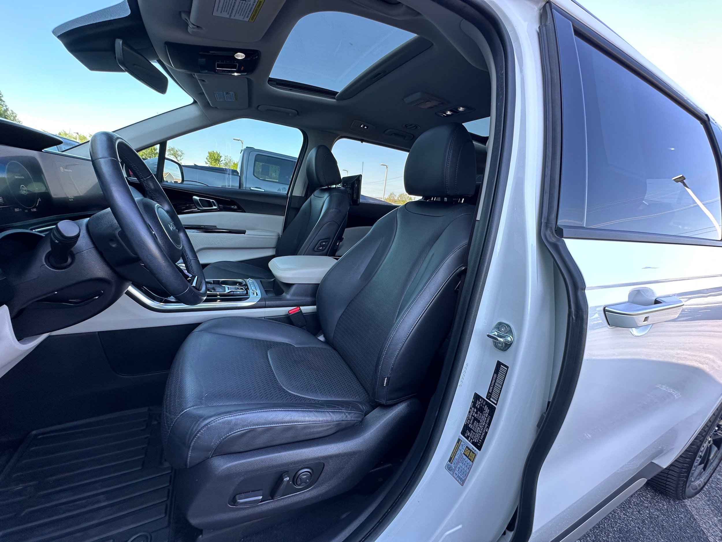 Used 2022 Kia Carnival SX Prestige FWD image 28