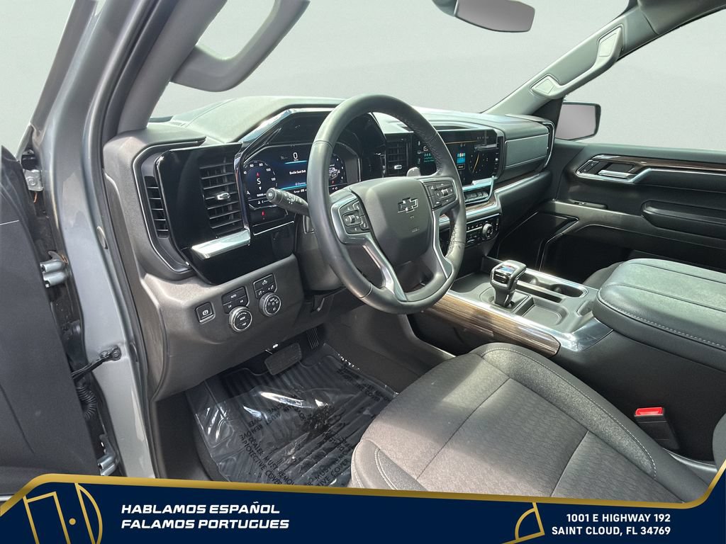 Used 2024 Chevrolet Silverado 1500 RST AWD/4WD image 16