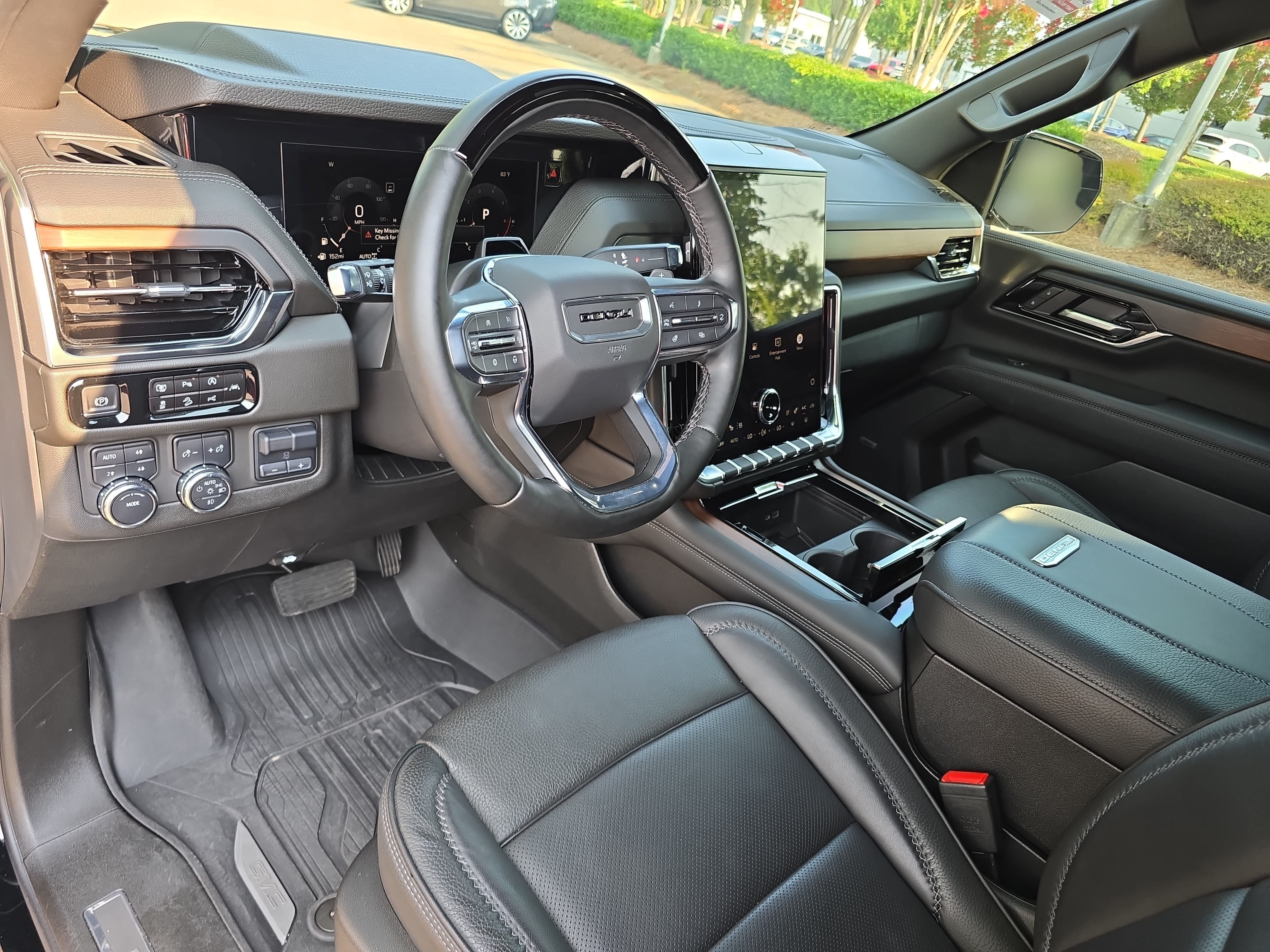 Used 2025 GMC Yukon Denali w/ Denali Reserve Package AWD/4WD image 17