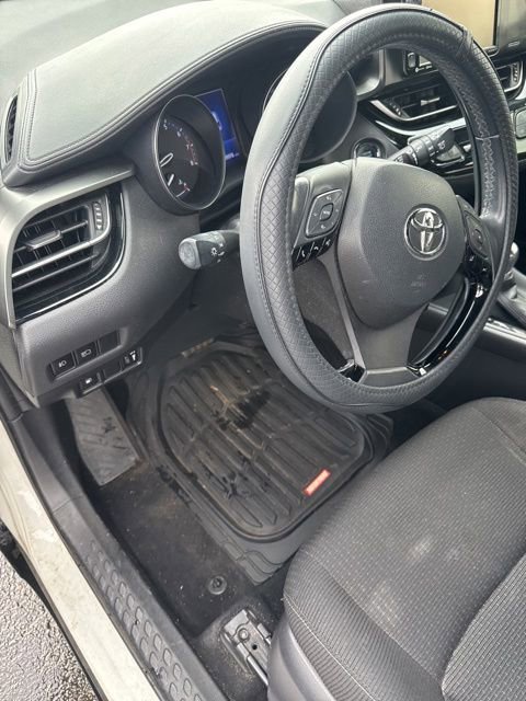 Used 2018 Toyota C-HR XLE FWD image 8